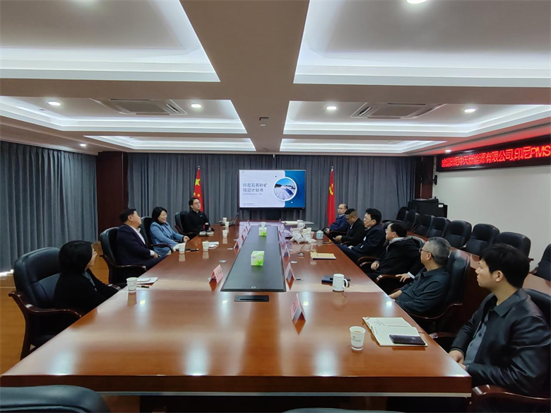 印尼中天新能源有限公司董事长温显露一行到在线赌博网站
座谈交流