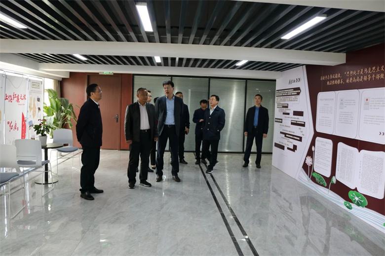 人社部统计调查中心主任张剑飞一行莅临在线赌博网站
调研指导