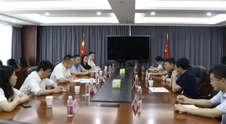 中国银行省分行公司业务部总经理罗坤一行到在线赌博网站
座谈交流